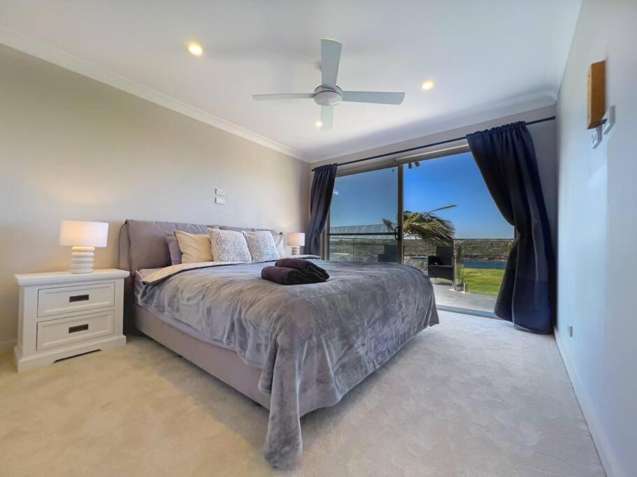 Holiday home Beachside Seaview House With Private Pool